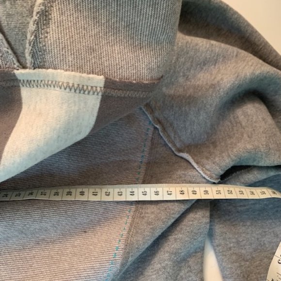 Lululemon Grey/Wht Mis-matched Sleeve Scuba Hoodie - Picture 5 of 6